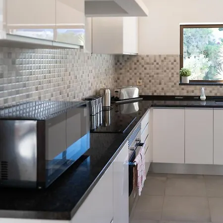 Villa Carosim - Quiet Location, Close To Beach, Private *